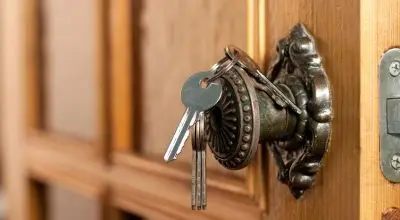 11544440 - opened door